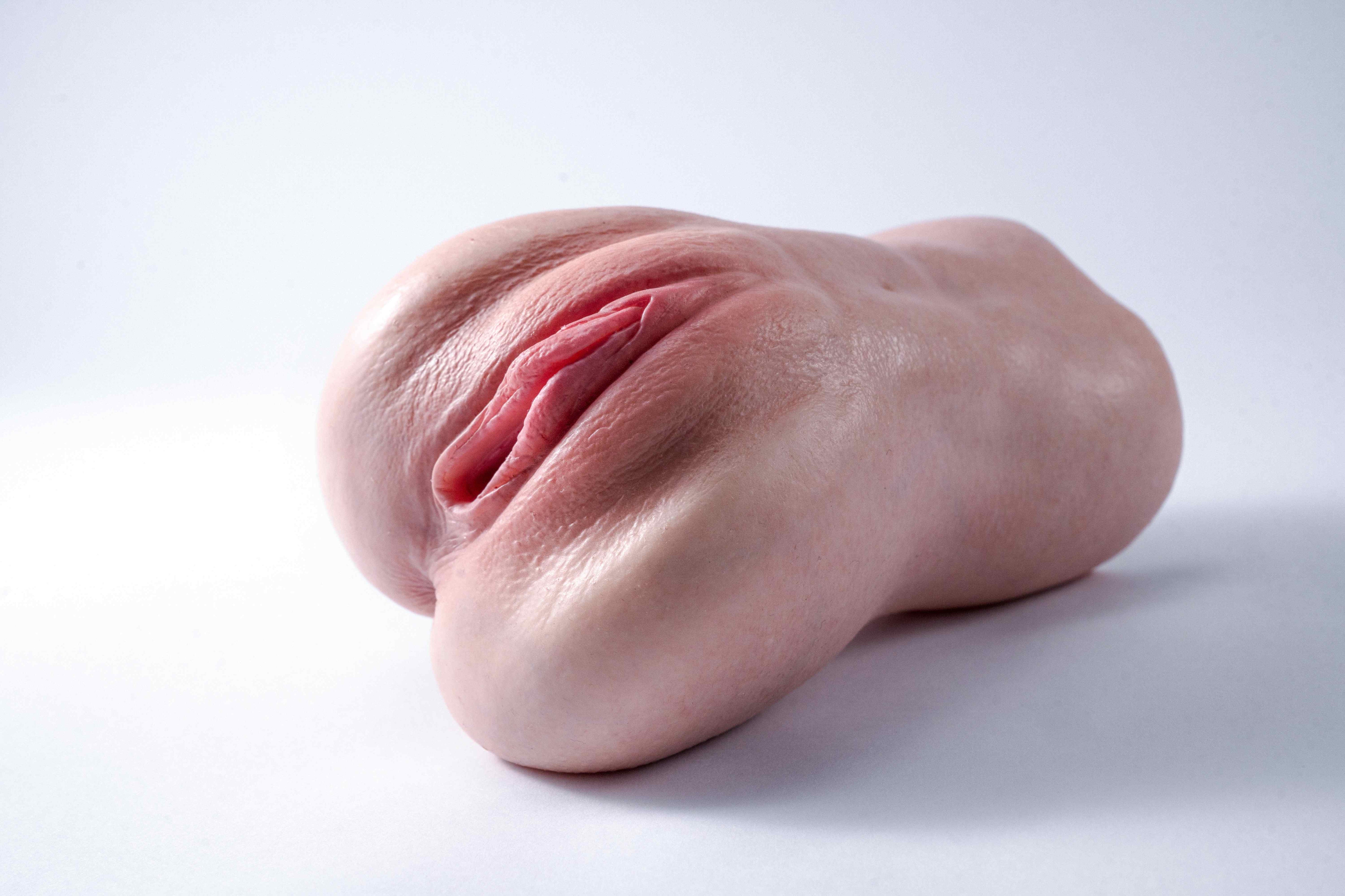 Free Shipping | 1 kg / 2.2 lb Medical‑Grade Silicone Handheld Male Masturbator — Ultra‑Soft Realistic Skin Texture, Travel & Home Friendly