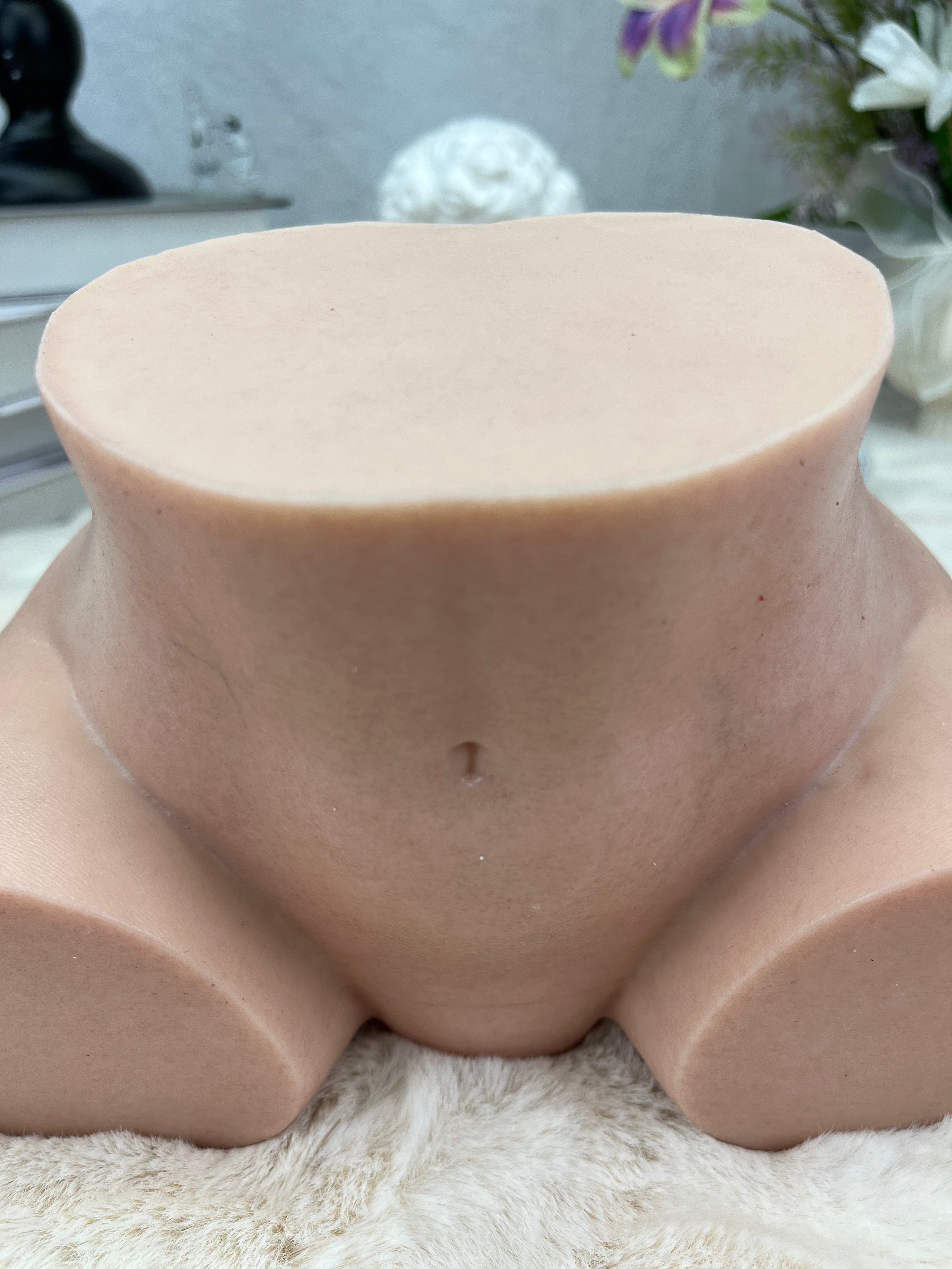 Free Shipping丨3.9kg/8.6lb Platinum Silicone Butt Model with Dual Openings – Ultra-Realistic Skin Texture, Compact & Discreet