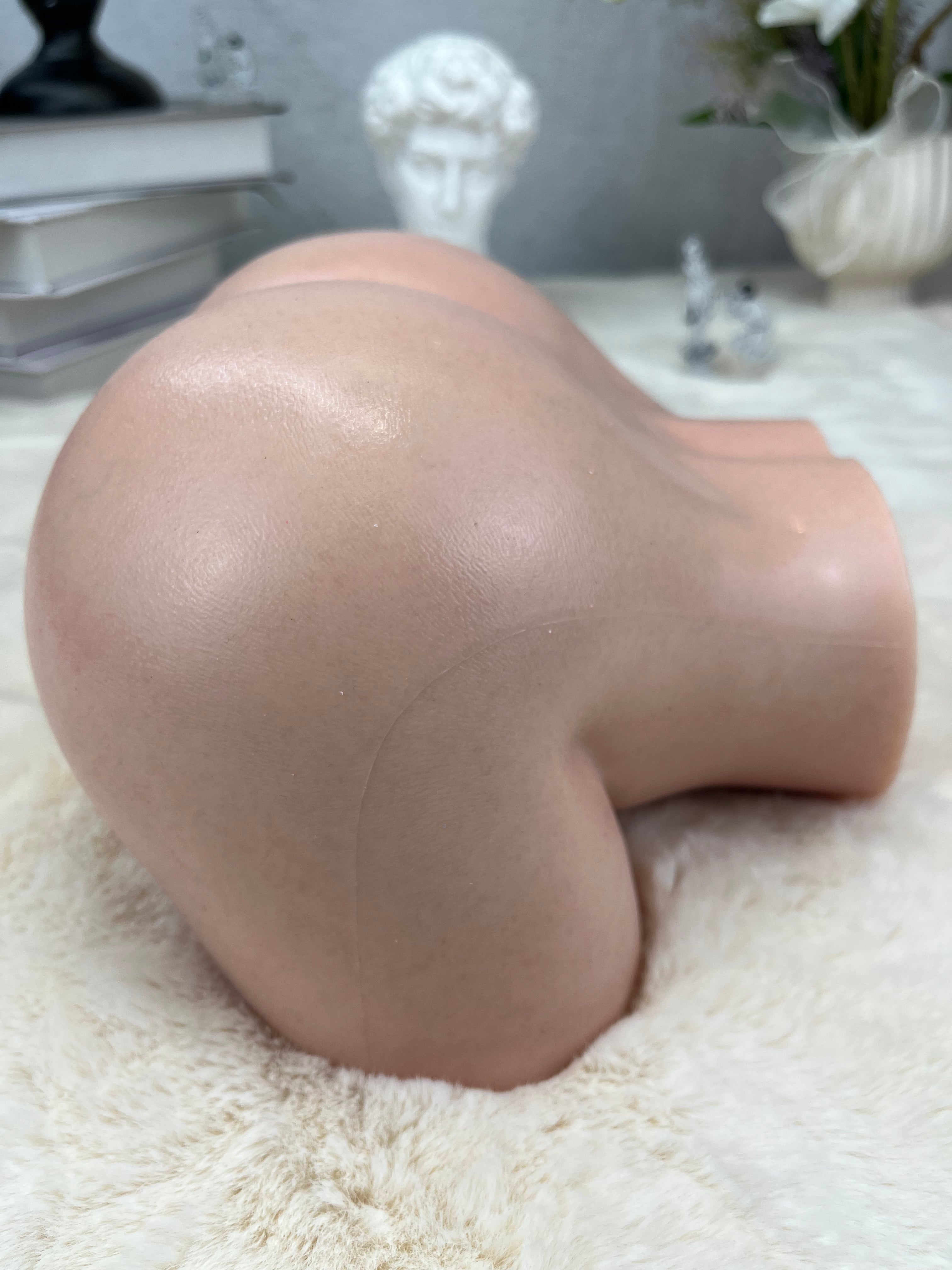 Free Shipping丨3.9kg/8.6lb Platinum Silicone Butt Model with Dual Openings – Ultra-Realistic Skin Texture, Compact & Discreet