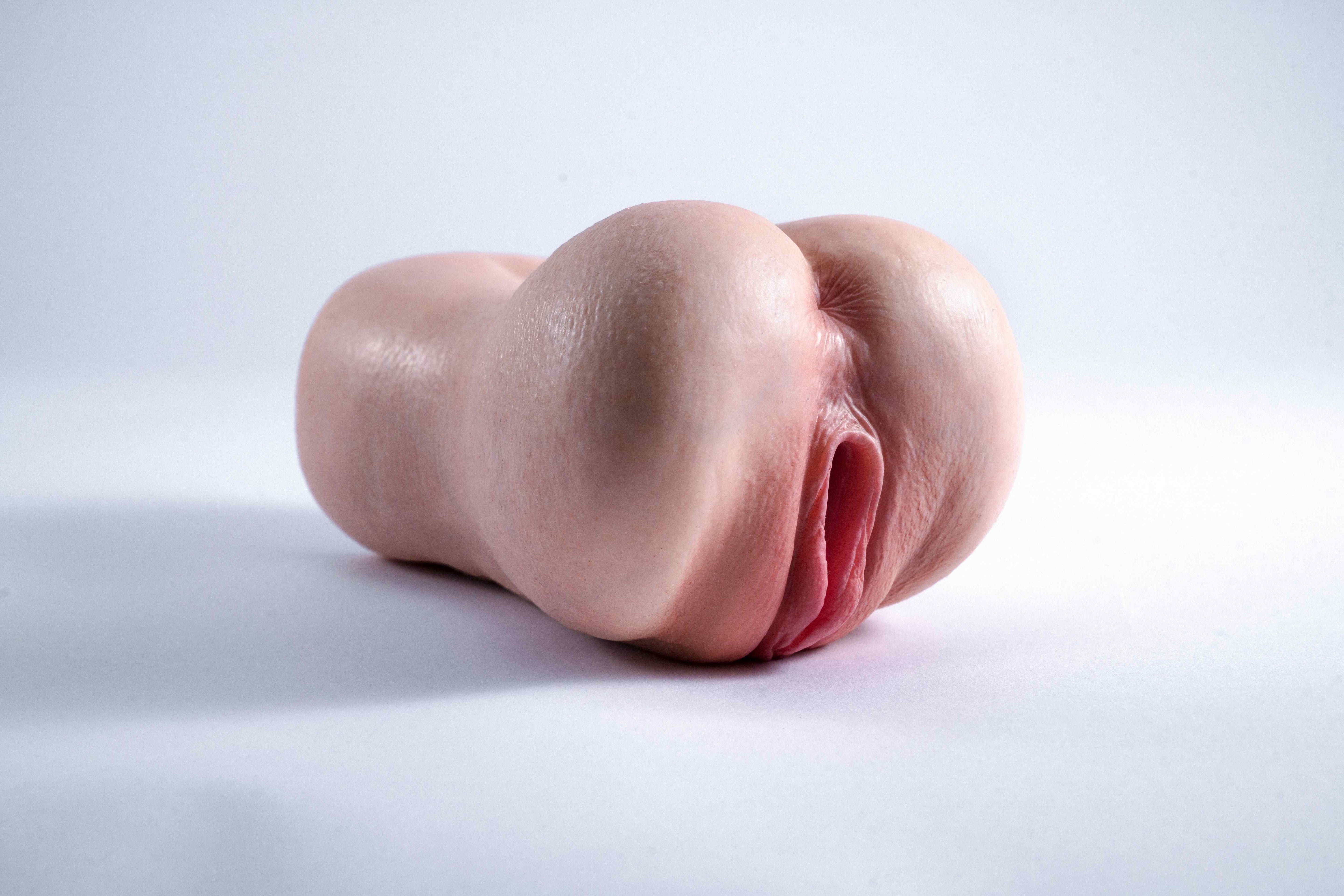 Free Shipping | 1 kg / 2.2 lb Medical‑Grade Silicone Handheld Male Masturbator — Ultra‑Soft Realistic Skin Texture, Travel & Home Friendly